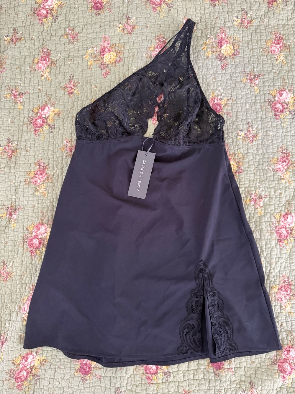 Savage X Fenty Black One-Shoulder Lace-Trim Chemise